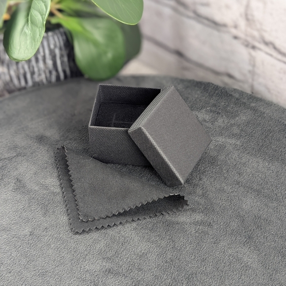 Elegant carved cinnabar red ring, men's women's unisex - Picture 9 of 10